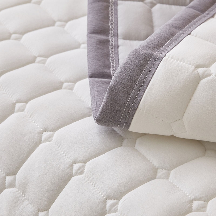 91家纺网 家纺一手货源 找家纺 暖季家纺 2025新款A类水洗棉学生絮叠床护垫 絮叠床护垫-月光白