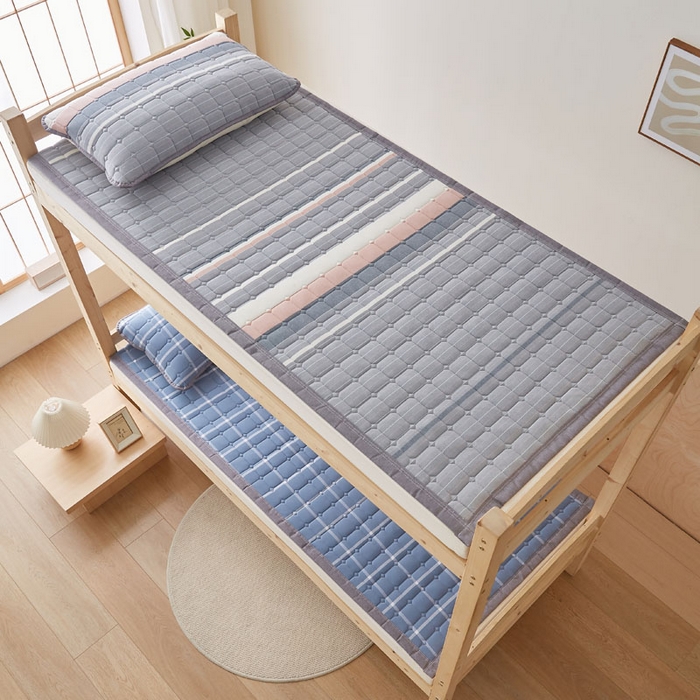 91家纺网 家纺一手货源 找家纺 暖季家纺 2025新款A类水洗棉学生絮叠床护垫 絮叠床护垫-马里奥灰