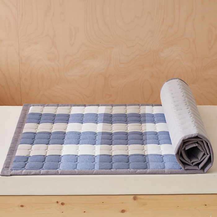 91家纺网 家纺一手货源 找家纺 暖季家纺 2025新款A类水洗棉学生絮叠床护垫 絮叠床护垫-蓝大格