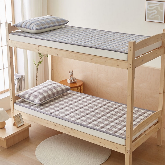 91家纺网 家纺一手货源 找家纺 暖季家纺 2025新款A类水洗棉学生絮叠床护垫 絮叠床护垫-灰中格