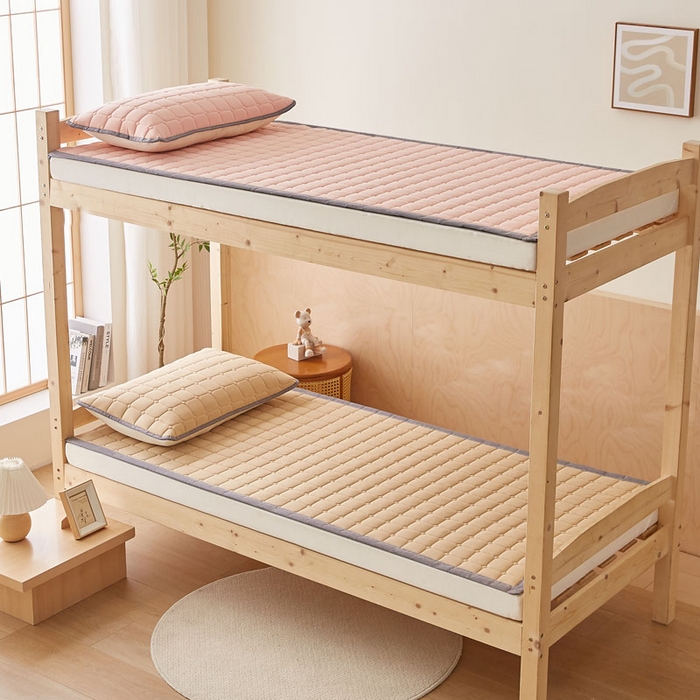 91家纺网 家纺一手货源 找家纺 暖季家纺 2025新款A类水洗棉学生絮叠床护垫 絮叠床护垫-卡其