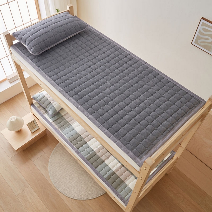 91家纺网 家纺一手货源 找家纺 暖季家纺 2025新款A类水洗棉学生絮叠床护垫 絮叠床护垫-深灰