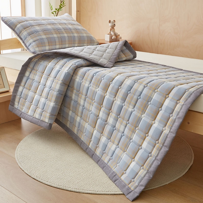 91家纺网 家纺一手货源 找家纺 暖季家纺 2025新款A类水洗棉学生絮叠床护垫 絮叠床护垫-简兮蓝