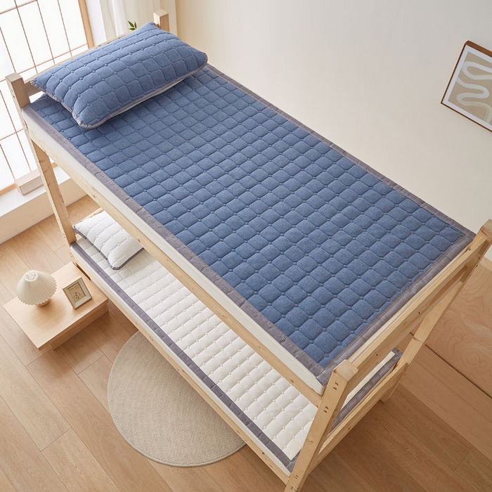 91家纺网 家纺一手货源 找家纺 暖季家纺 2025新款A类水洗棉学生絮叠床护垫 絮叠床护垫-蓝