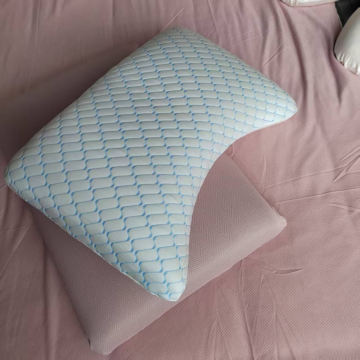 91家纺网 家纺一手货源 找家纺 （总）芯丝路枕业 2025新款零压力深睡眠慢回弹护颈枕