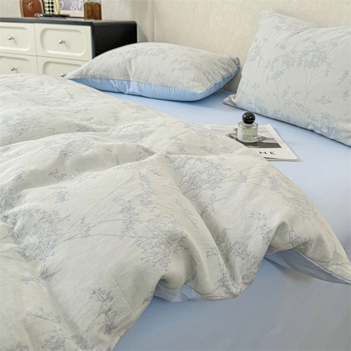 91家纺网 家纺一手货源 找家纺 灰鲸2025新款A类全棉三层纱色织提花系列四件套 初春-蓝