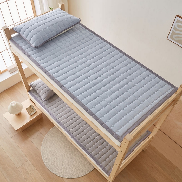 91家纺网 家纺一手货源 找家纺 暖季家纺 2025新款A类水洗棉学生絮叠床护垫 絮叠床护垫-浅灰