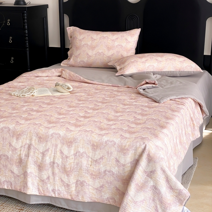 91家纺网 家纺一手货源 找家纺 （总）赫帛 2025新款60支全棉双层纱夏被-云岫霓裳