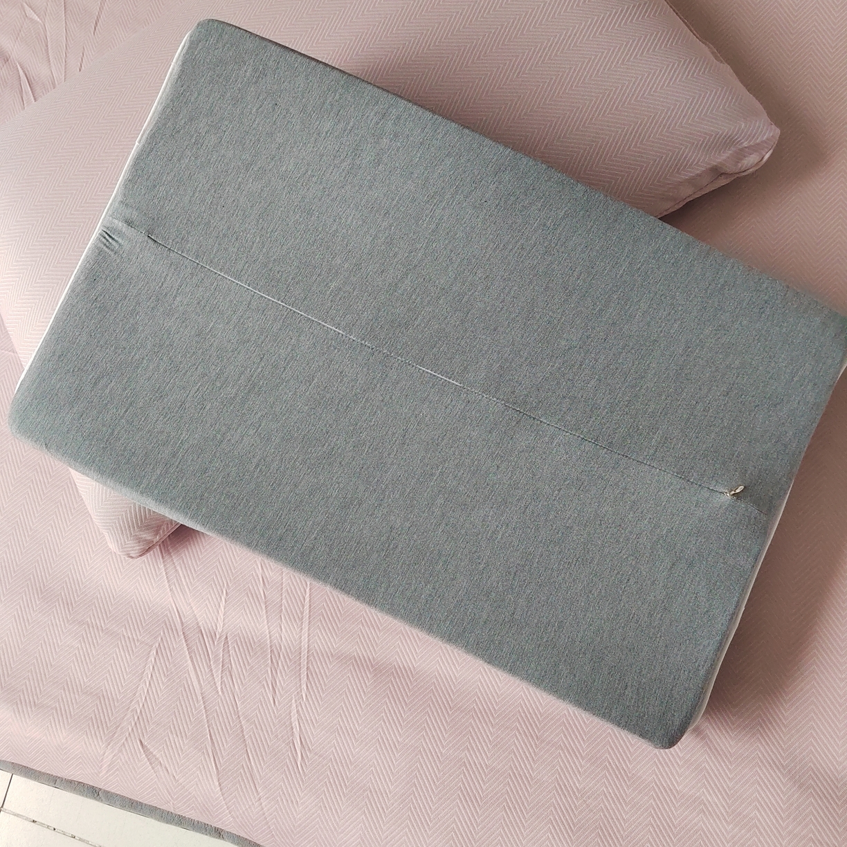 91家纺网 家纺一手货源 找家纺 （总）芯丝路枕业 2025新款全棉针织零压力慢回弹波浪型护颈枕