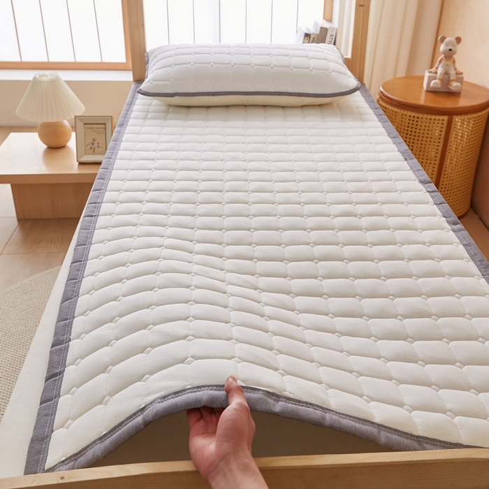 91家纺网 家纺一手货源 找家纺 暖季家纺 2025新款A类水洗棉学生絮叠床护垫 絮叠床护垫-月光白