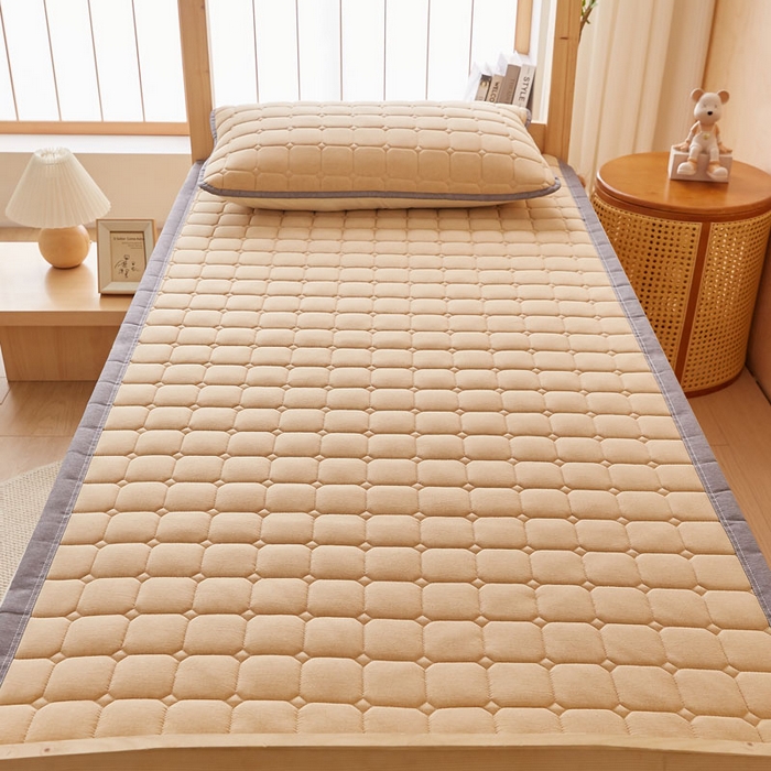 91家纺网 家纺一手货源 找家纺 暖季家纺 2025新款A类水洗棉学生絮叠床护垫 絮叠床护垫-卡其