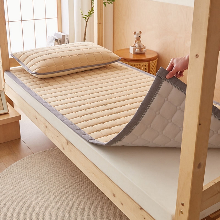 91家纺网 家纺一手货源 找家纺 暖季家纺 2025新款A类水洗棉学生絮叠床护垫 絮叠床护垫-卡其