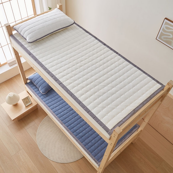 91家纺网 家纺一手货源 找家纺 暖季家纺 2025新款A类水洗棉学生絮叠床护垫 絮叠床护垫-月光白