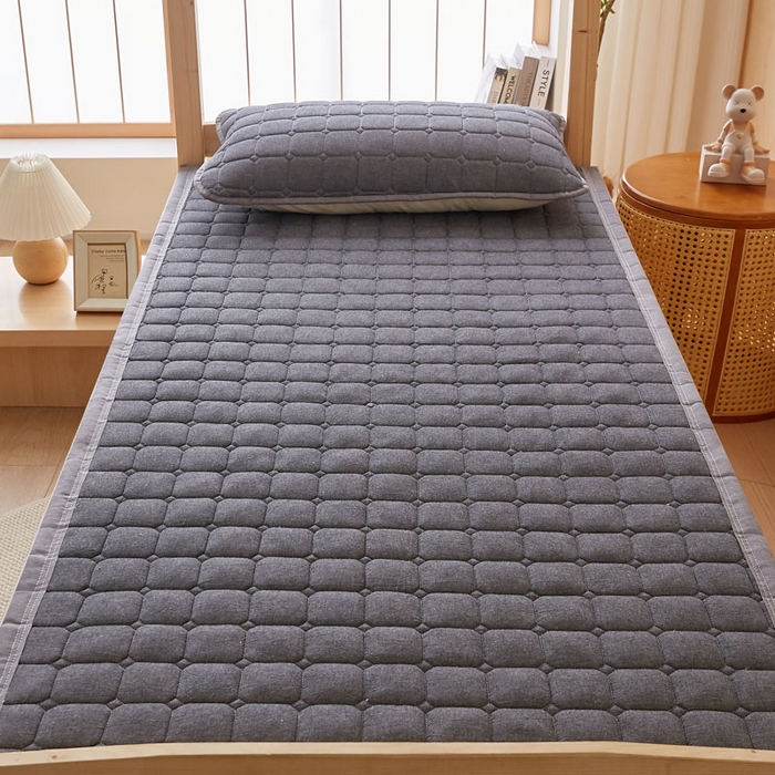 91家纺网 家纺一手货源 找家纺 暖季家纺 2025新款A类水洗棉学生絮叠床护垫 絮叠床护垫-深灰