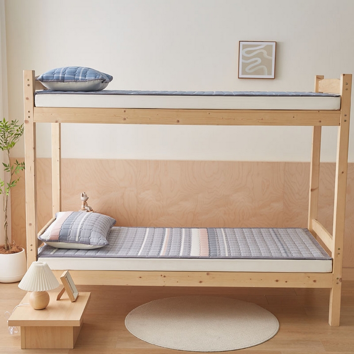 91家纺网 家纺一手货源 找家纺 暖季家纺 2025新款A类水洗棉学生絮叠床护垫 絮叠床护垫-马里奥灰