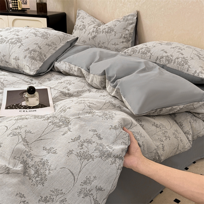 91家纺网 家纺一手货源 找家纺 灰鲸2025新款A类全棉三层纱色织提花系列四件套 初春-灰