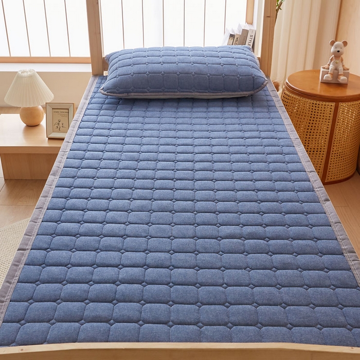 91家纺网 家纺一手货源 找家纺 暖季家纺 2025新款A类水洗棉学生絮叠床护垫 絮叠床护垫-蓝