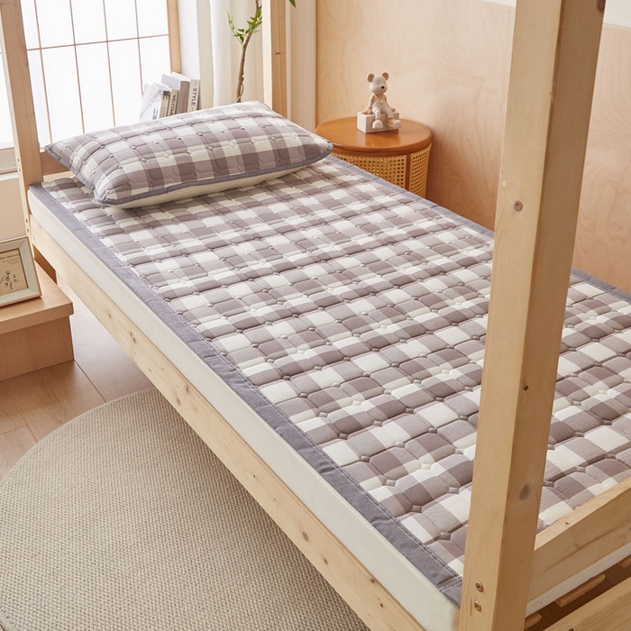 91家纺网 家纺一手货源 找家纺 暖季家纺 2025新款A类水洗棉学生絮叠床护垫 絮叠床护垫-灰中格