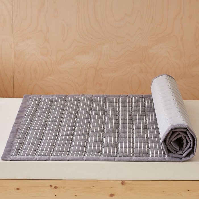 91家纺网 家纺一手货源 找家纺 暖季家纺 2025新款A类水洗棉学生絮叠床护垫 絮叠床护垫-灰细条