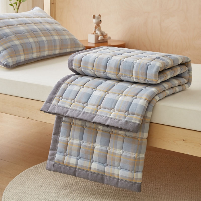 91家纺网 家纺一手货源 找家纺 暖季家纺 2025新款A类水洗棉学生絮叠床护垫 絮叠床护垫-简兮蓝