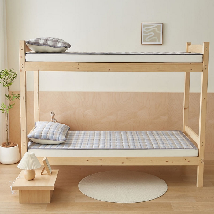 91家纺网 家纺一手货源 找家纺 暖季家纺 2025新款A类水洗棉学生絮叠床护垫 絮叠床护垫-简兮蓝