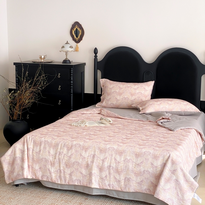 91家纺网 家纺一手货源 找家纺 （总）赫帛 2025新款60支全棉双层纱夏被-云岫霓裳