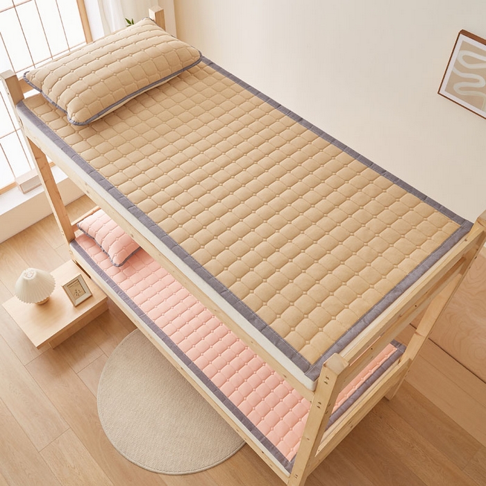 91家纺网 家纺一手货源 找家纺 暖季家纺 2025新款A类水洗棉学生絮叠床护垫 絮叠床护垫-卡其