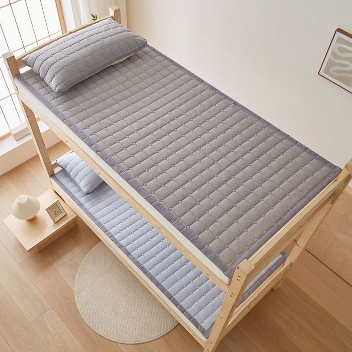 91家纺网 家纺一手货源 找家纺 暖季家纺 2025新款A类水洗棉学生絮叠床护垫 絮叠床护垫-灰