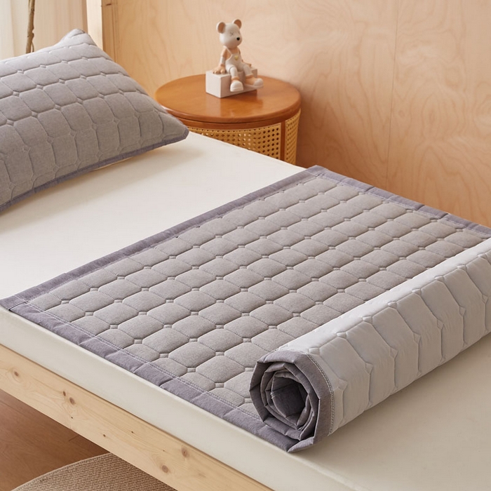 91家纺网 家纺一手货源 找家纺 暖季家纺 2025新款A类水洗棉学生絮叠床护垫 絮叠床护垫-灰