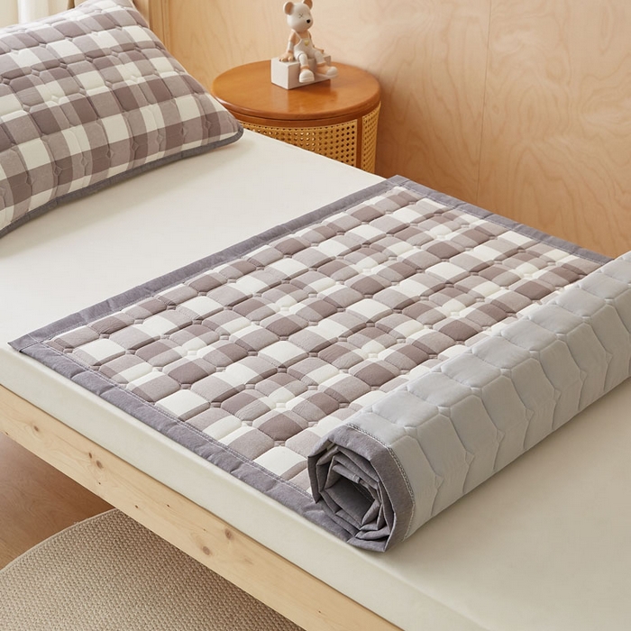 91家纺网 家纺一手货源 找家纺 暖季家纺 2025新款A类水洗棉学生絮叠床护垫 絮叠床护垫-灰中格