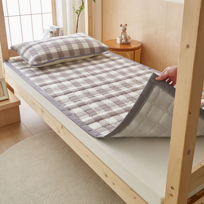 91家纺网 家纺一手货源 找家纺 暖季家纺 2025新款A类水洗棉学生絮叠床护垫 絮叠床护垫-灰中格