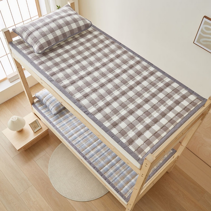 91家纺网 家纺一手货源 找家纺 暖季家纺 2025新款A类水洗棉学生絮叠床护垫 絮叠床护垫-灰中格