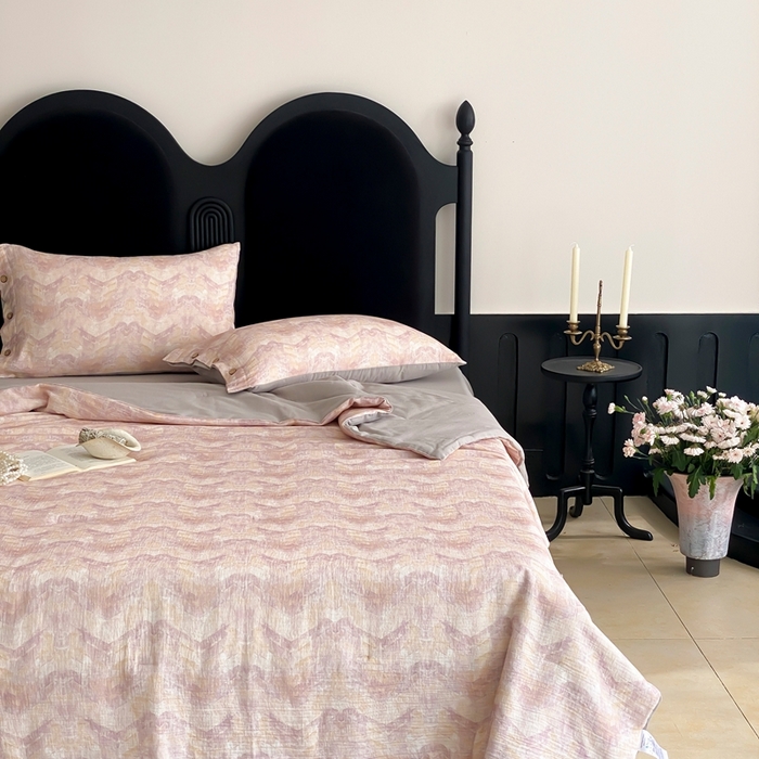 91家纺网 家纺一手货源 找家纺 （总）赫帛 2025新款60支全棉双层纱夏被-云岫霓裳