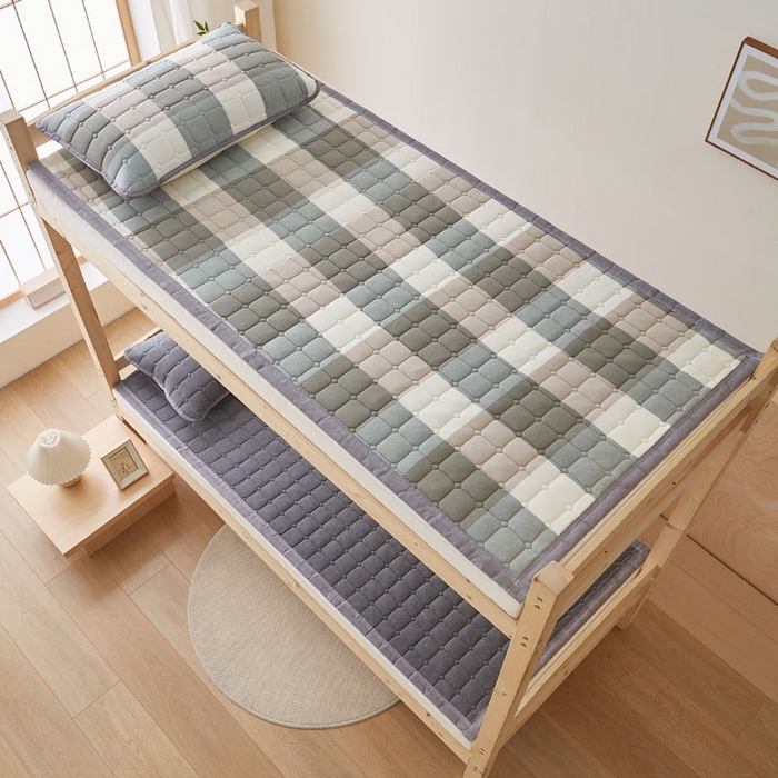 91家纺网 家纺一手货源 找家纺 暖季家纺 2025新款A类水洗棉学生絮叠床护垫 絮叠床护垫-绿大格