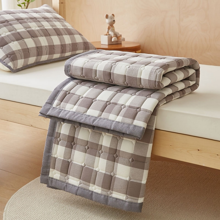 91家纺网 家纺一手货源 找家纺 暖季家纺 2025新款A类水洗棉学生絮叠床护垫 絮叠床护垫-灰中格