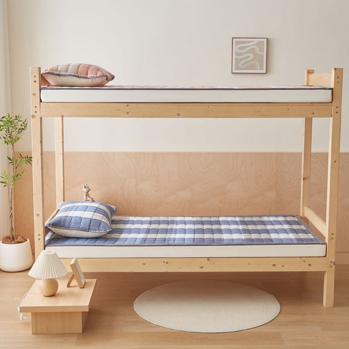 91家纺网 家纺一手货源 找家纺 暖季家纺 2025新款A类水洗棉学生絮叠床护垫 絮叠床护垫-蓝大格