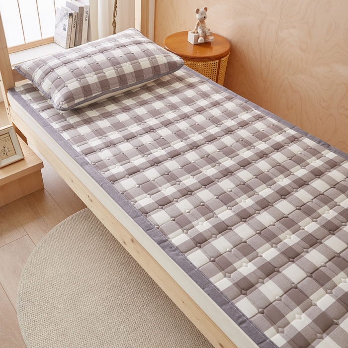 91家纺网 家纺一手货源 找家纺 暖季家纺 2025新款A类水洗棉学生絮叠床护垫 絮叠床护垫-灰中格