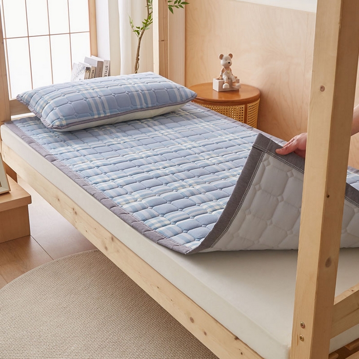 91家纺网 家纺一手货源 找家纺 暖季家纺 2025新款A类水洗棉学生絮叠床护垫 絮叠床护垫-海兰格