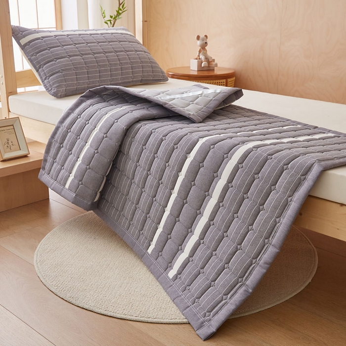 91家纺网 家纺一手货源 找家纺 暖季家纺 2025新款A类水洗棉学生絮叠床护垫 絮叠床护垫-英伦灰