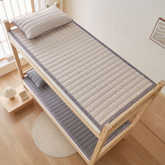 91家纺网 家纺一手货源 找家纺 暖季家纺 2025新款A类水洗棉学生絮叠床护垫 絮叠床护垫-咖细条