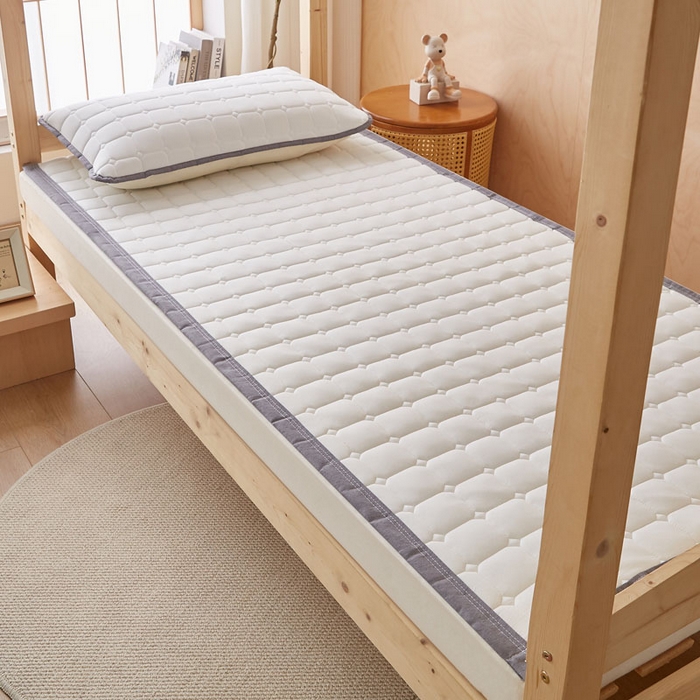 91家纺网 家纺一手货源 找家纺 暖季家纺 2025新款A类水洗棉学生絮叠床护垫 絮叠床护垫-月光白