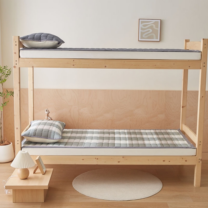 91家纺网 家纺一手货源 找家纺 暖季家纺 2025新款A类水洗棉学生絮叠床护垫 絮叠床护垫-绿大格