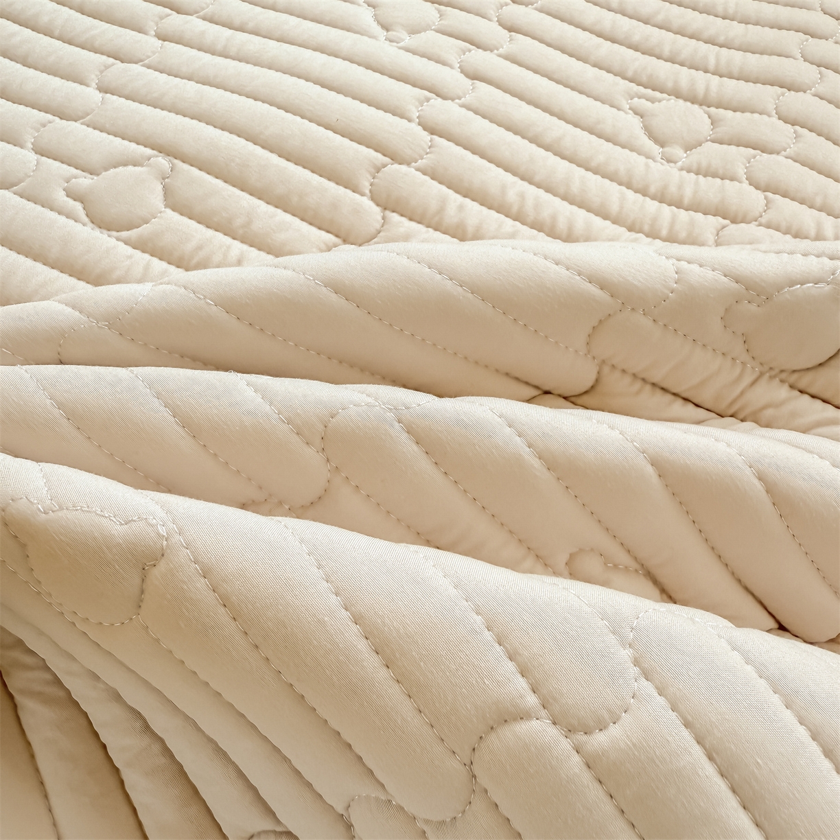 91家纺网 家纺一手货源 找家纺 雯豆家纺 2025新款学生宿舍夹棉床褥薄垫子上下铺床单人床护垫 爱心熊-床褥款奶咖