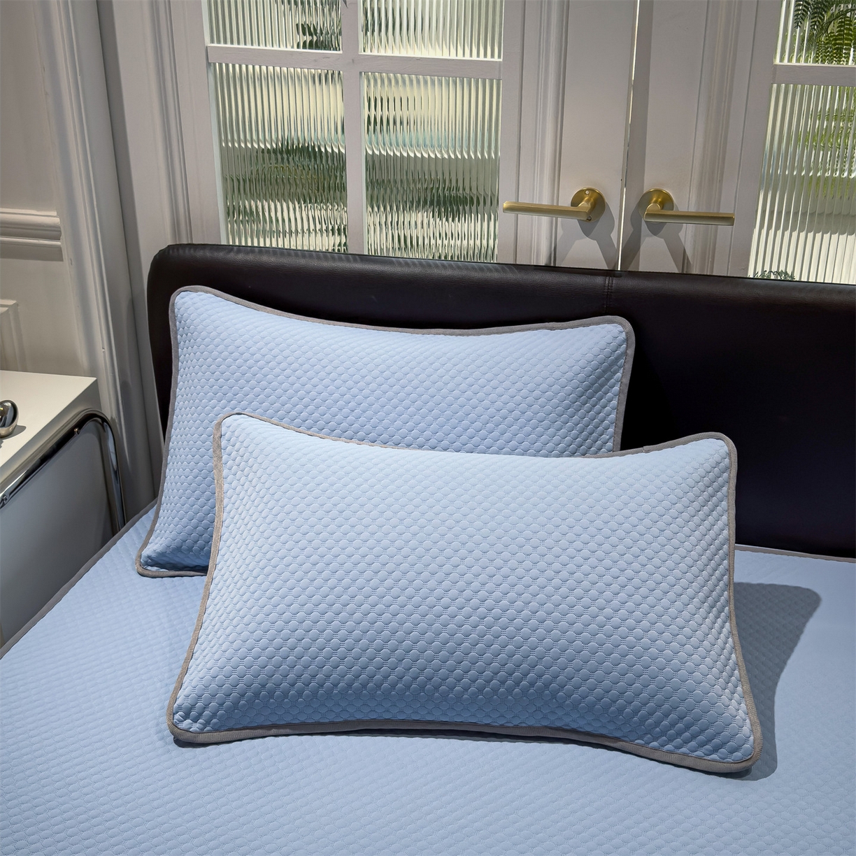 91家纺网 家纺一手货源 找家纺 乐家欣 2025新款A类5A抗菌级针织豆豆床笠系列 豆豆床笠-宾利蓝