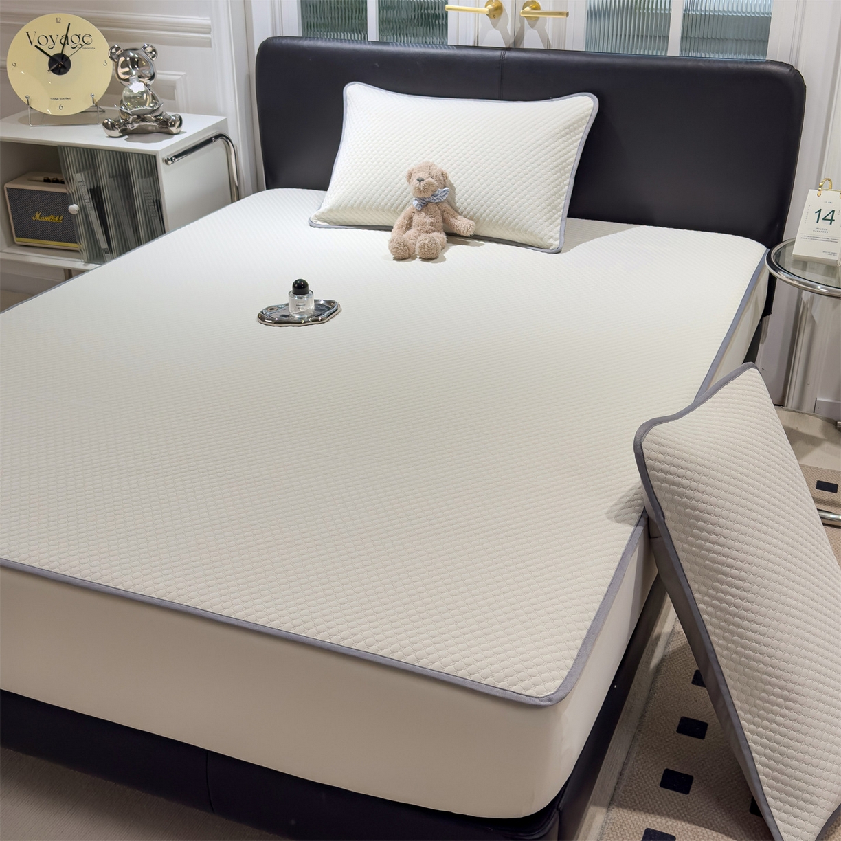 91家纺网 家纺一手货源 找家纺 乐家欣 2025新款A类5A抗菌级针织豆豆床笠系列 豆豆床笠-奶昔白