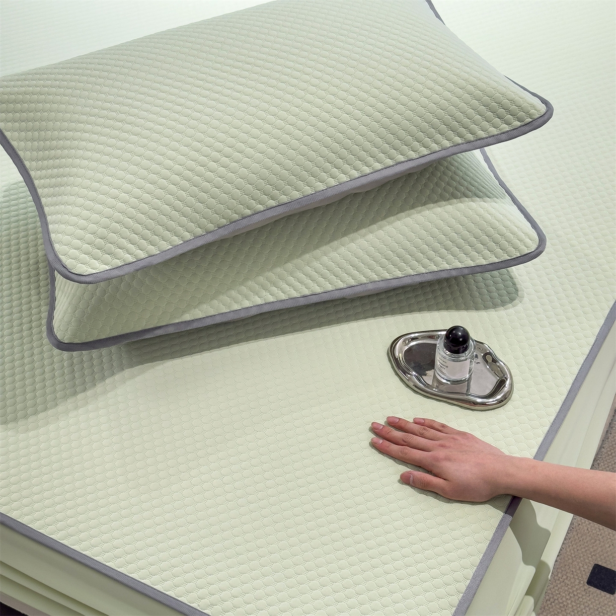 91家纺网 家纺一手货源 找家纺 乐家欣 2025新款A类5A抗菌级针织豆豆床笠系列 豆豆床笠-嫩绿