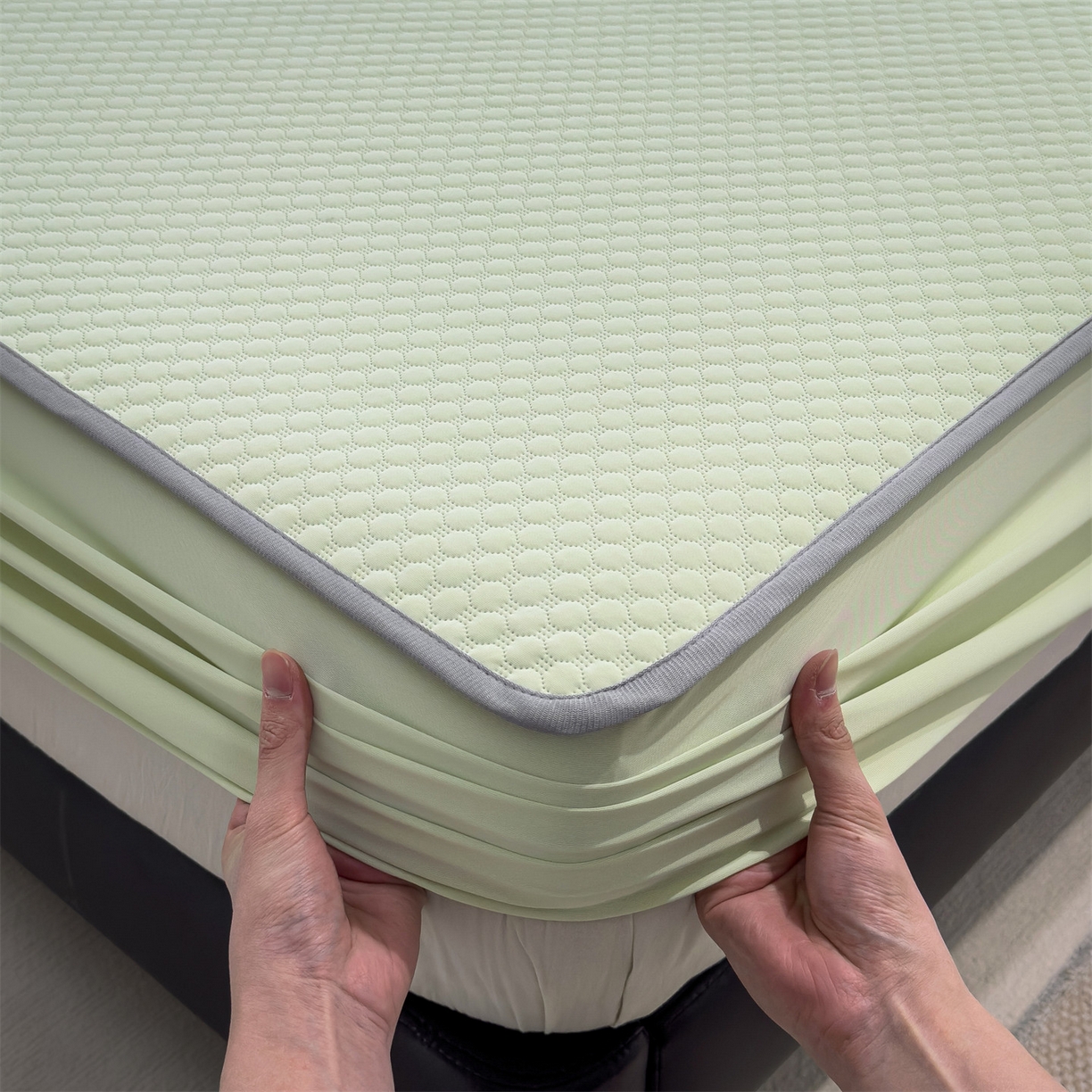 91家纺网 家纺一手货源 找家纺 乐家欣 2025新款A类5A抗菌级针织豆豆床笠系列 豆豆床笠-嫩绿