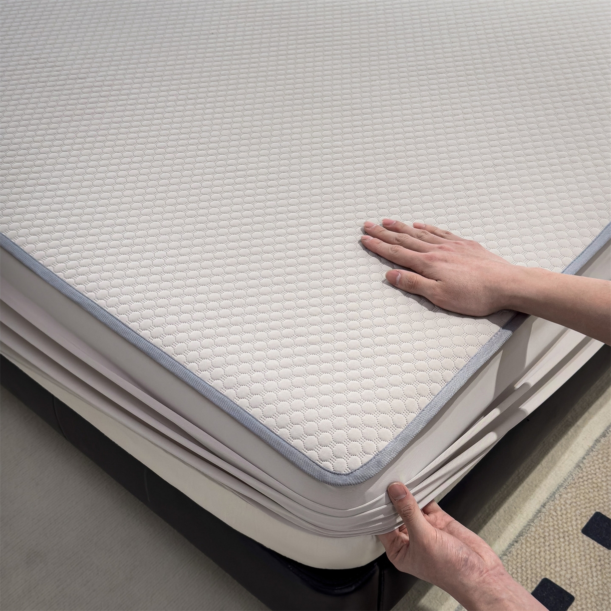 91家纺网 家纺一手货源 找家纺 乐家欣 2025新款A类5A抗菌级针织豆豆床笠系列 豆豆床笠-浅灰