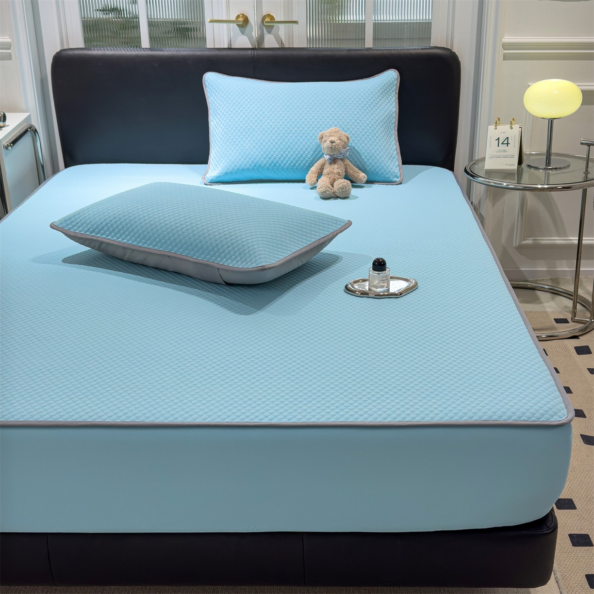 91家纺网 家纺一手货源 找家纺 乐家欣 2025新款A类5A抗菌级针织豆豆床笠系列 豆豆床笠-清水蓝