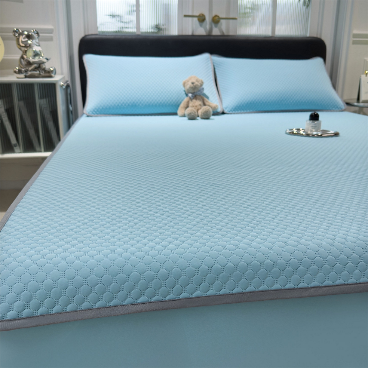 91家纺网 家纺一手货源 找家纺 乐家欣 2025新款A类5A抗菌级针织豆豆床笠系列 豆豆床笠-清水蓝